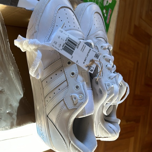 Adidas Rivalry Low women's size 8 1/2 - Picture 2 of 7